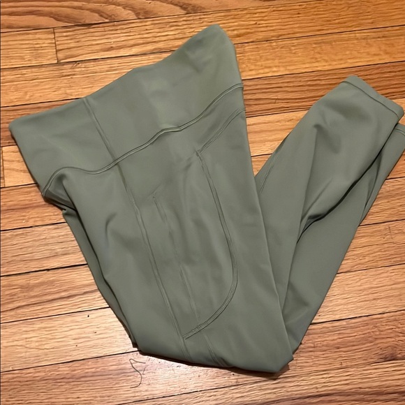 Athleta Women's Sage Green Stash Packets Leggings - Picture 3 of 6